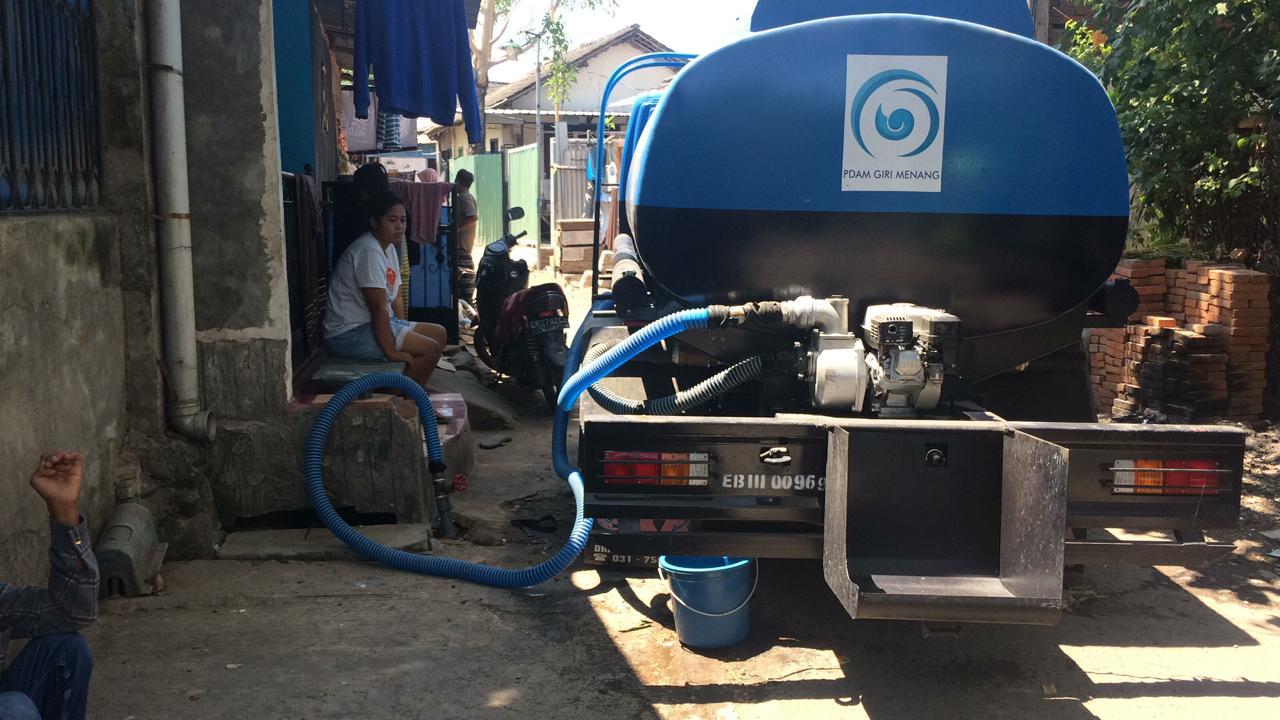 Kemarau Panjang, PDAM Giri Menang Lakukan Injeksi Air Di Wilayah Kekeringan