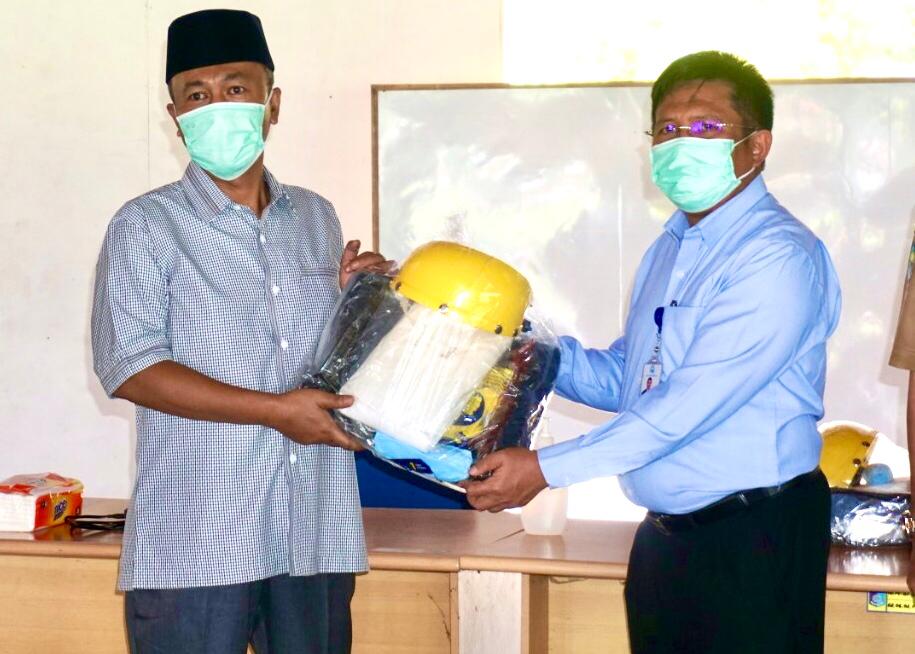 PT Air Minum Giri Menang Sumbang Ratusan APD Untuk Tangani Covid-19