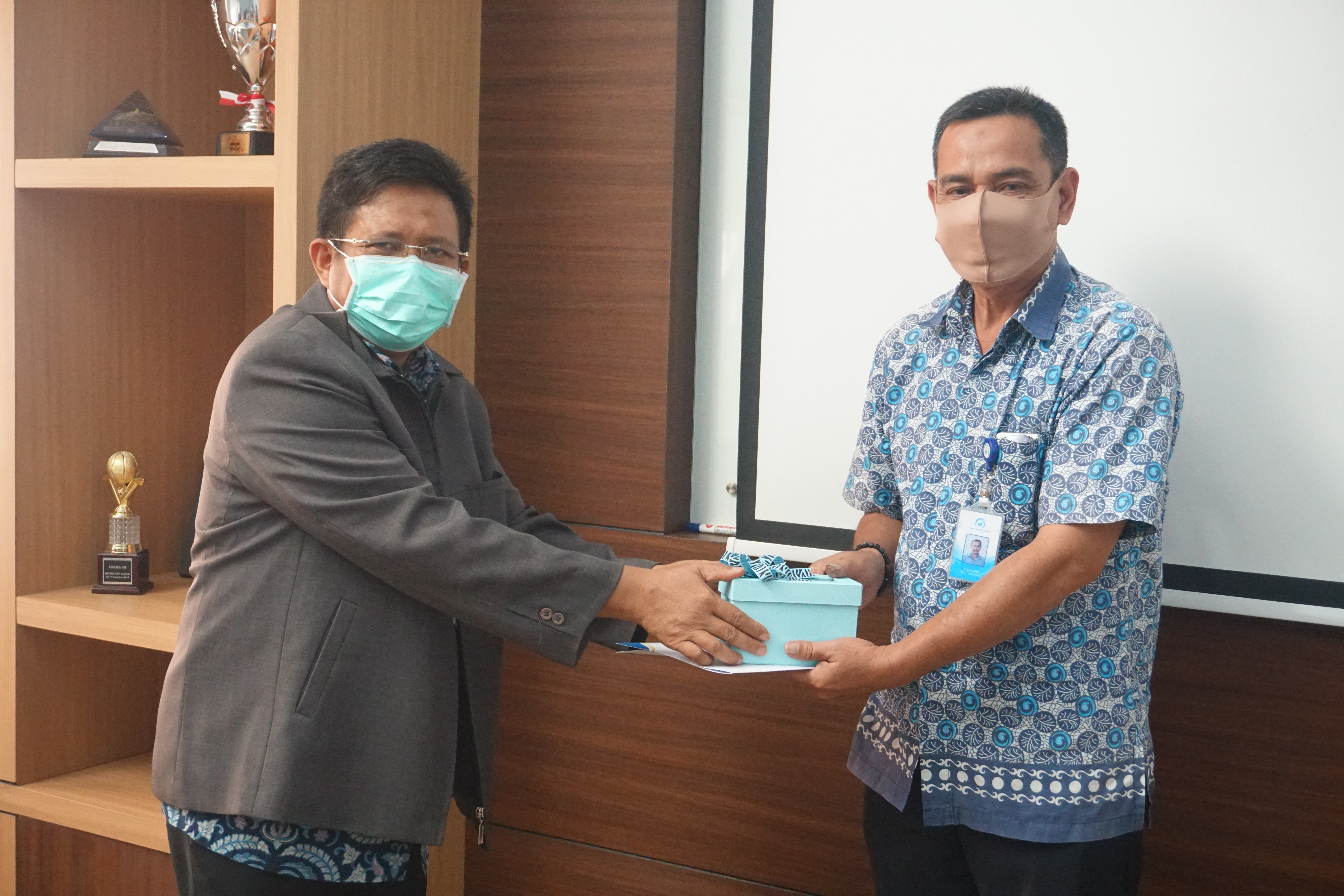 Pelepasan Pegawai Purna Tugas PT Air Minum Giri Menang (Perseroda)