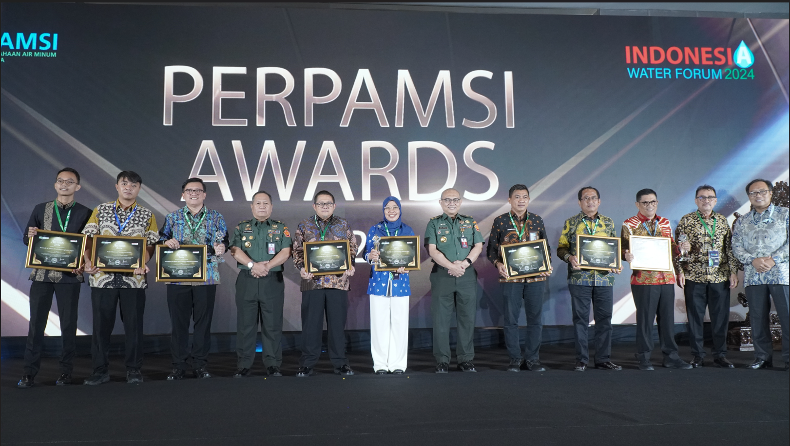 PT Air Minum Giri Menang Perseroda Meraih Berbagai Penghargaan di Perpamsi Award 2024