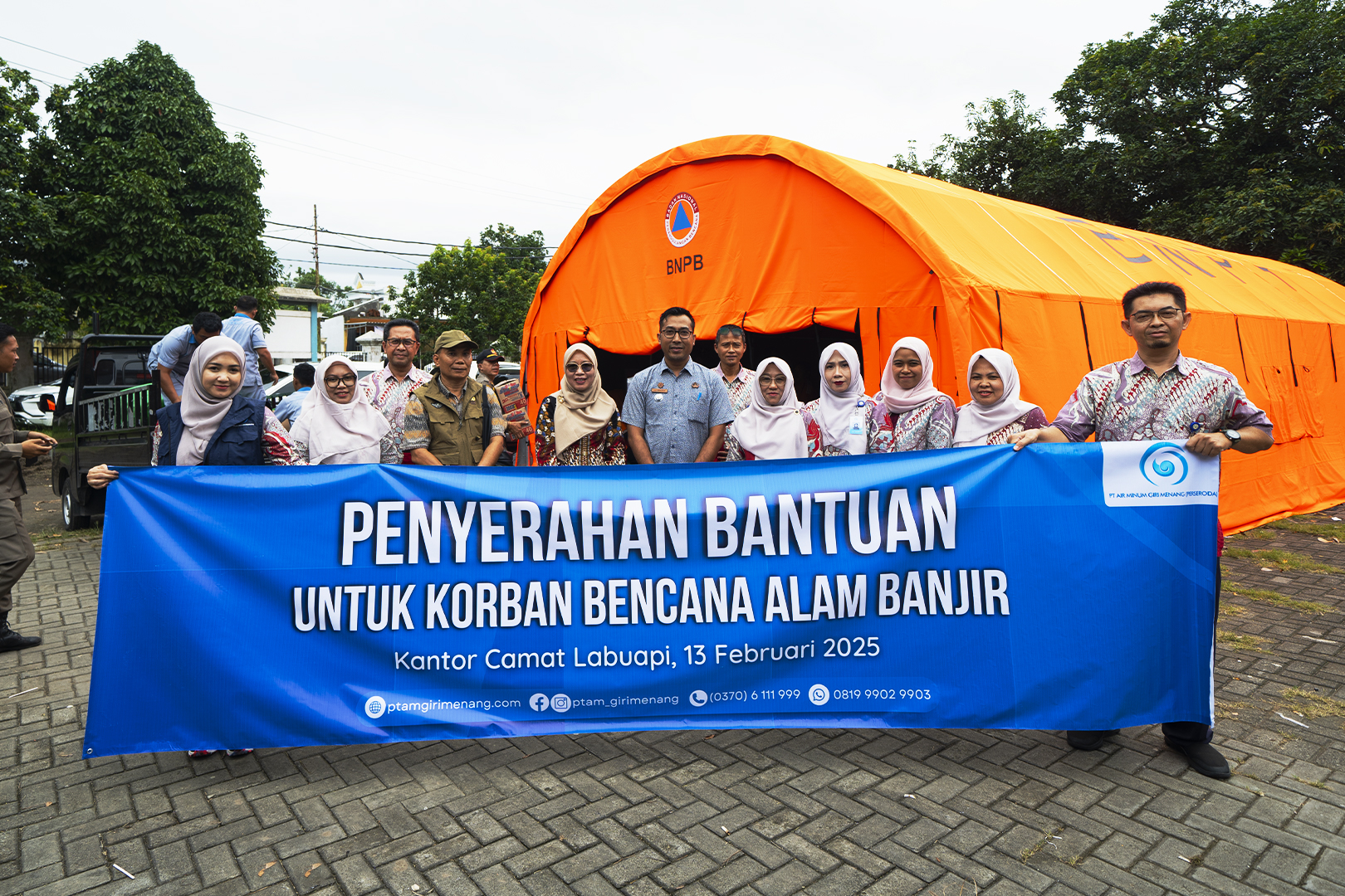 PT Air Minum Giri Menang Salurkan Bantuan Sosial bagi Korban Banjir di Kecamatan Labuapi
