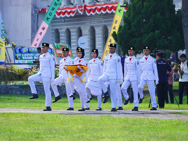 Upacara Bendera Dan Rangkaian Kegiatan Dalam Rangka Memperingati HUT-67 Kabupaten Lombok Barat